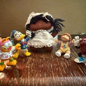 1980s Collectible Figurines Bundle Garfield, Cabbage Patch, California Raisins +